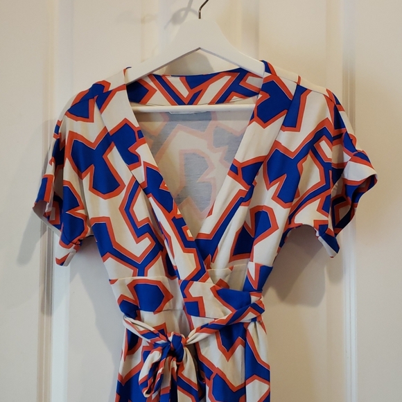 DIANE VON FURSTENBERG Silk Toby Wrap Dress sz 2 - Picture 3 of 8